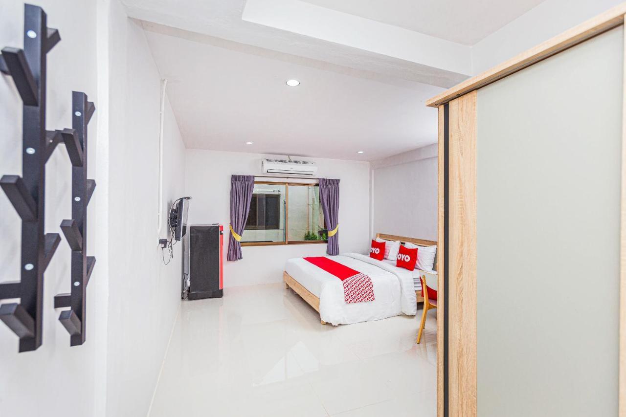 Oyo 435 Frame Residence Phuket Esterno foto